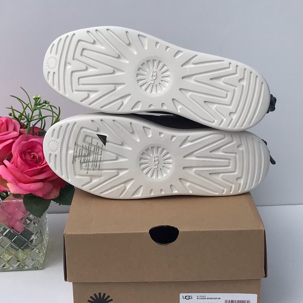 UGG Classic Boom Slip-On - Picture 5 of 8